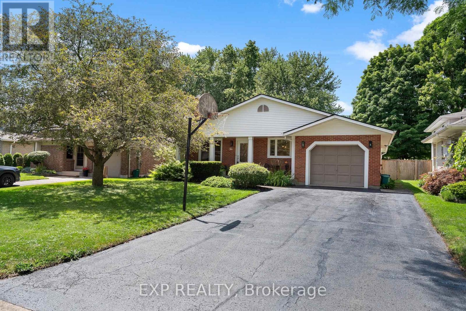 10 Brookbank Crescent Property Photo 1