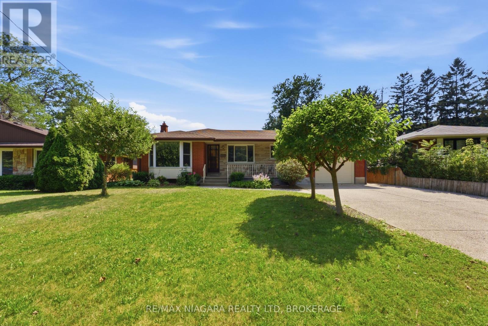 11 Richelieu Drive Property Photo 1