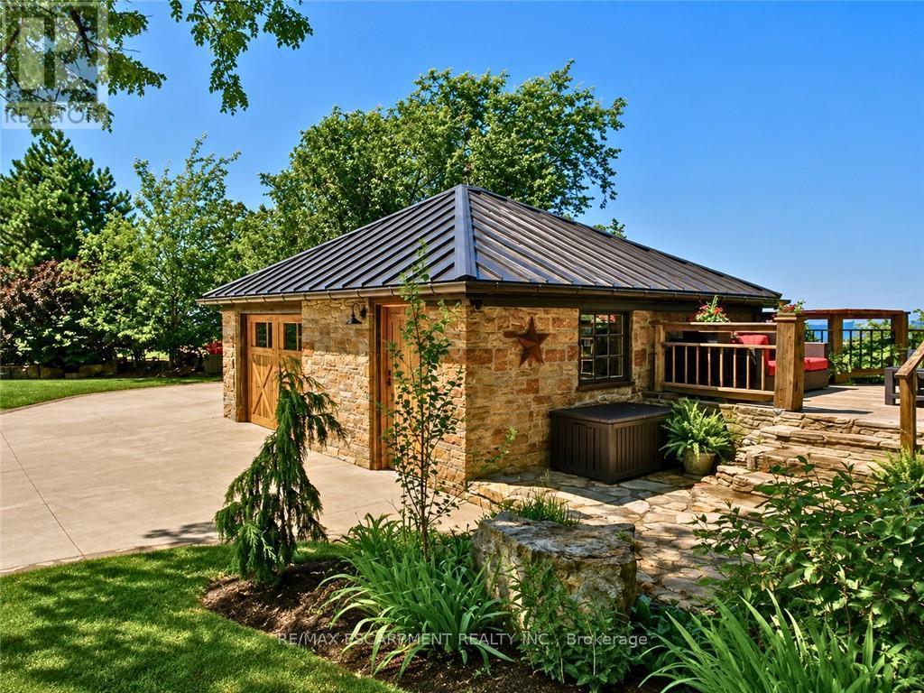665 Ridge Road Property Photo 4