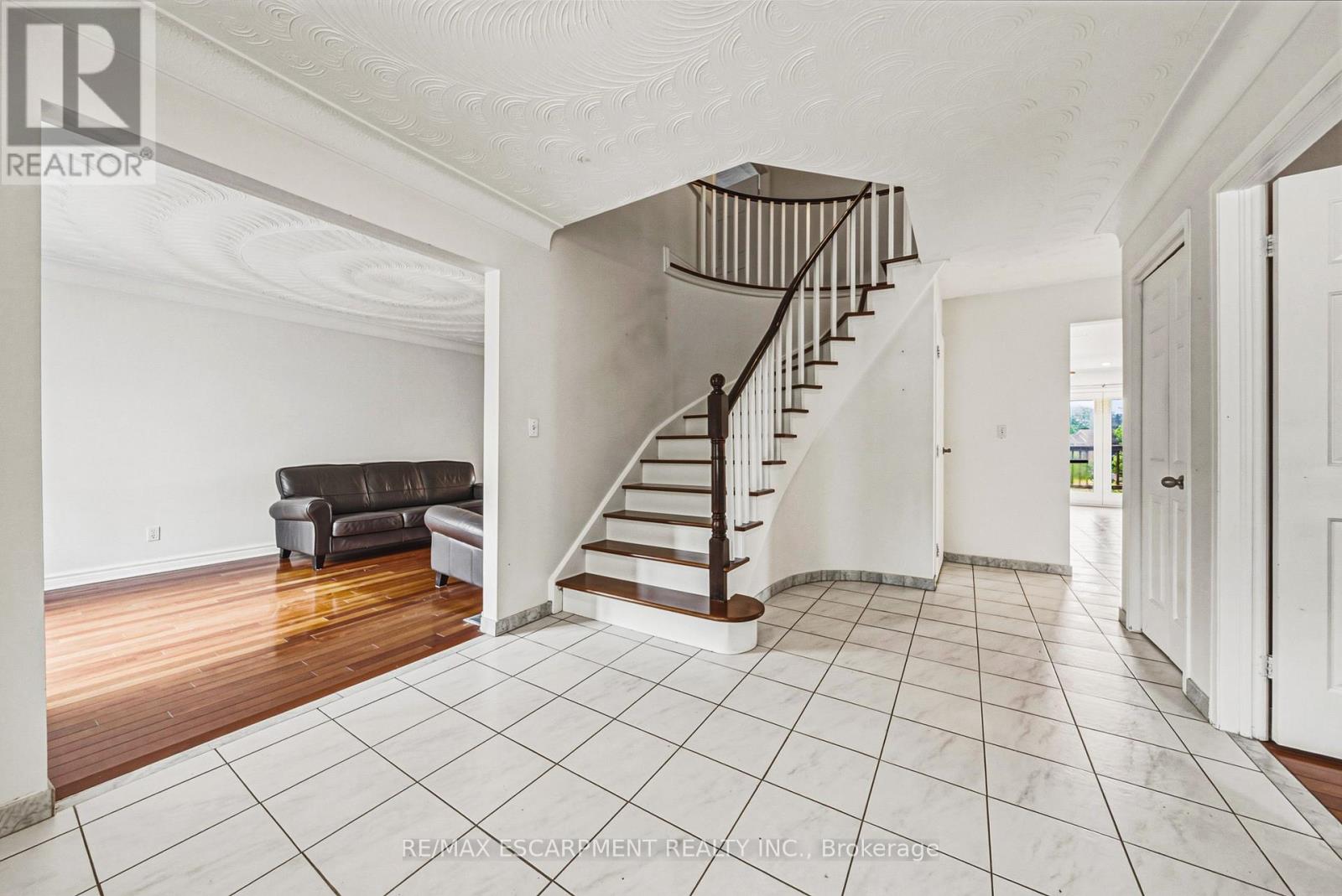 21 Moss Boulevard Property Photo 5