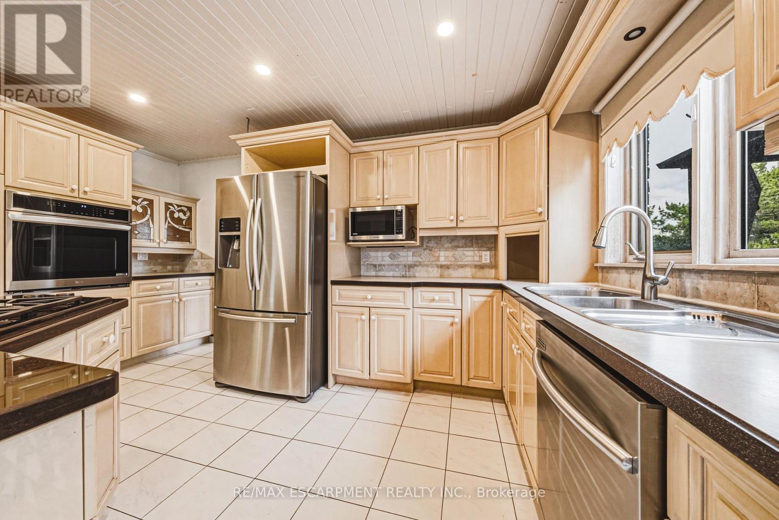 21 Moss Boulevard Property Photo 7