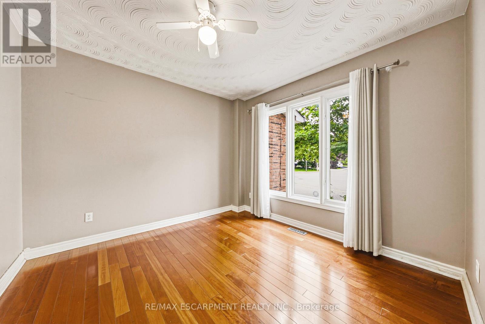 21 Moss Boulevard Property Photo 15