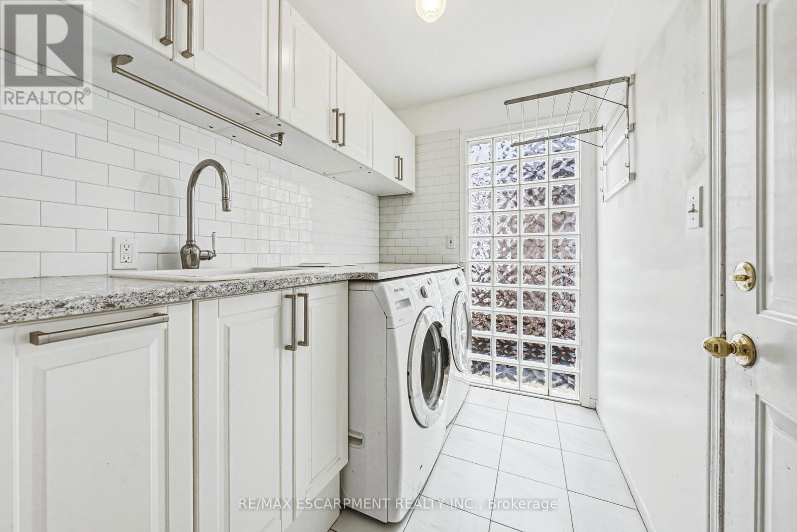 21 Moss Boulevard Property Photo 17