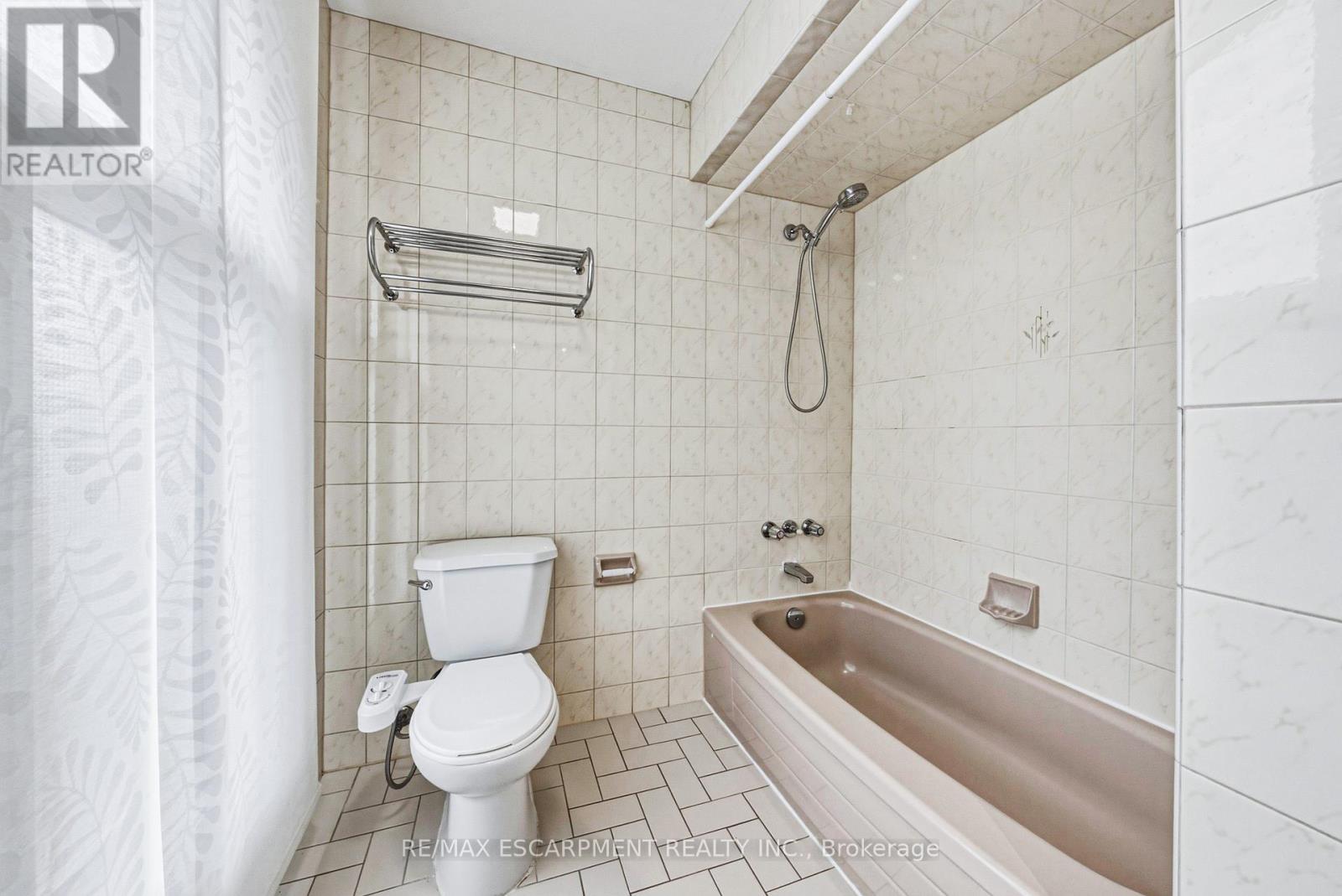 21 Moss Boulevard Property Photo 22