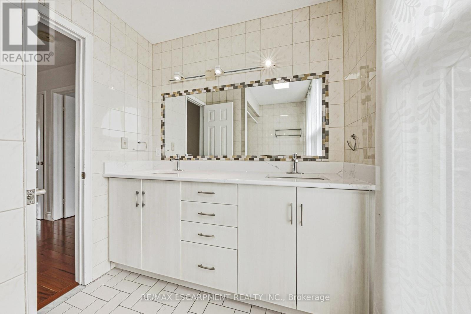 21 Moss Boulevard Property Photo 23