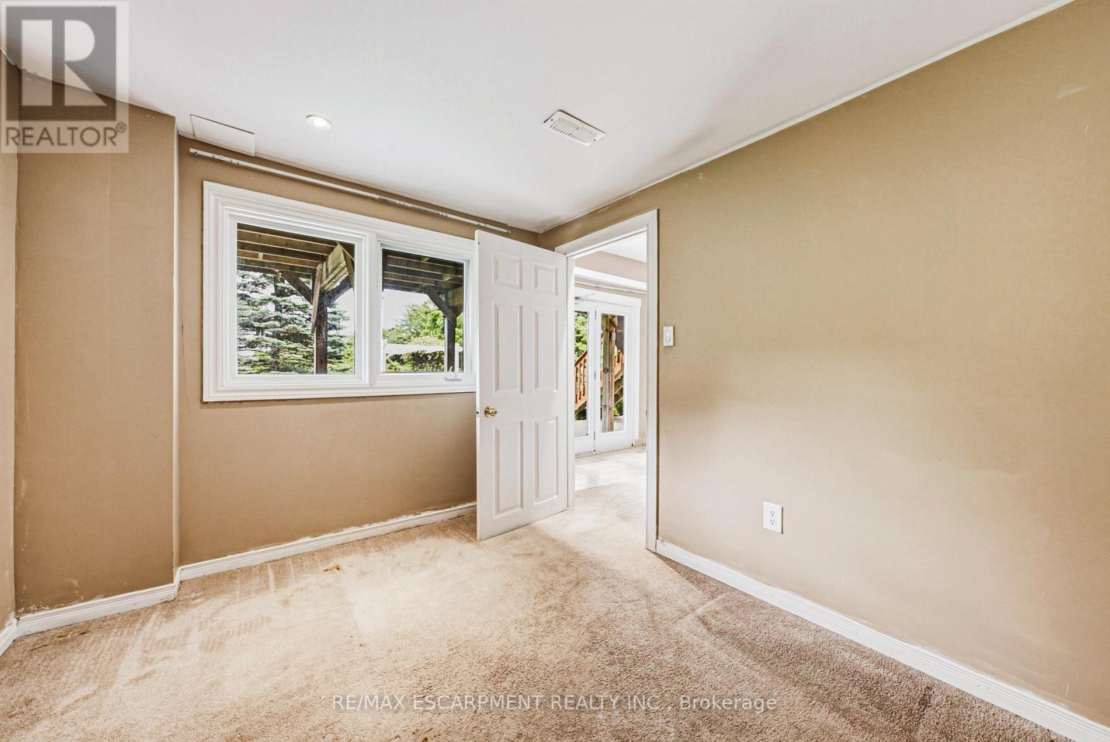 21 Moss Boulevard Property Photo 34