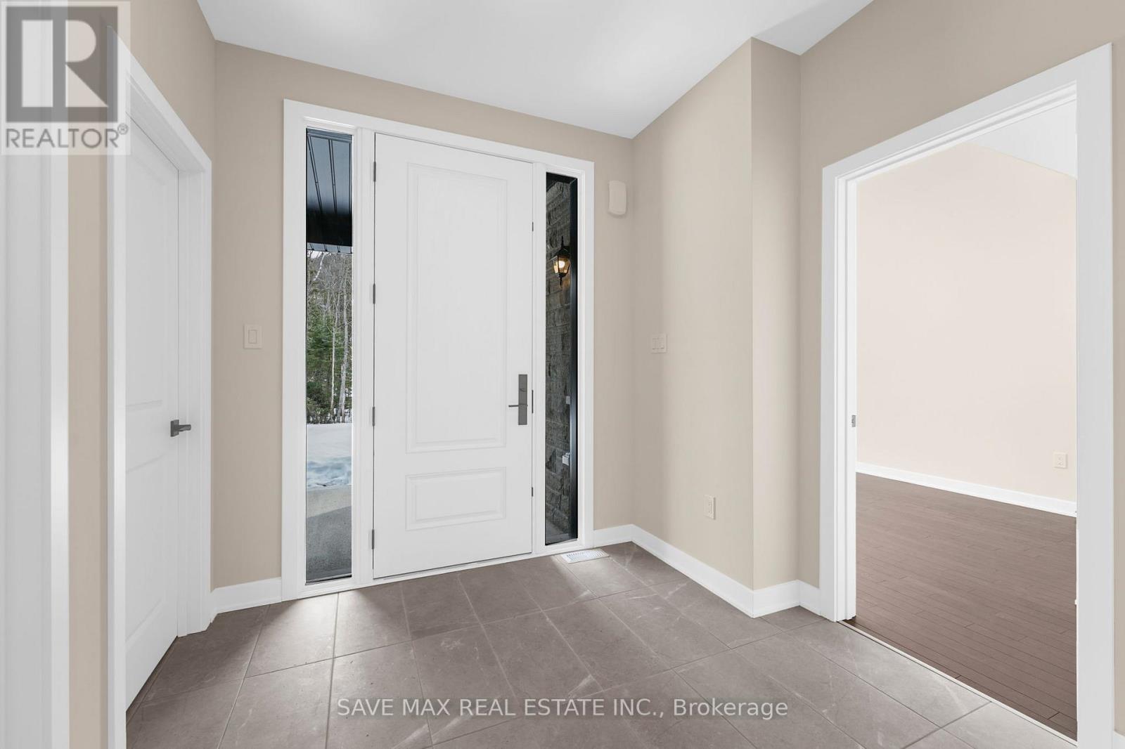 1007 Kingsridge Court Property Photo 7