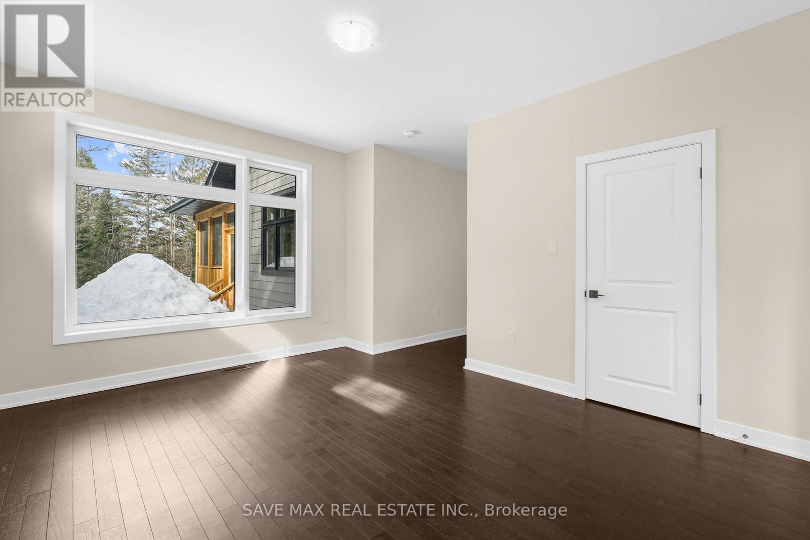 1007 Kingsridge Court Property Photo 8
