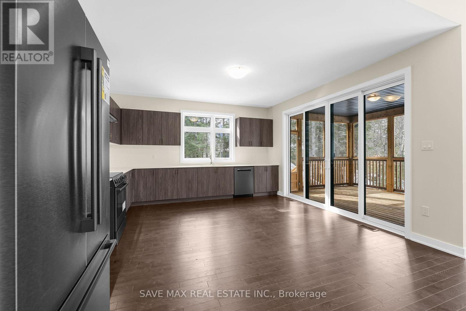 1007 Kingsridge Court Property Photo 17