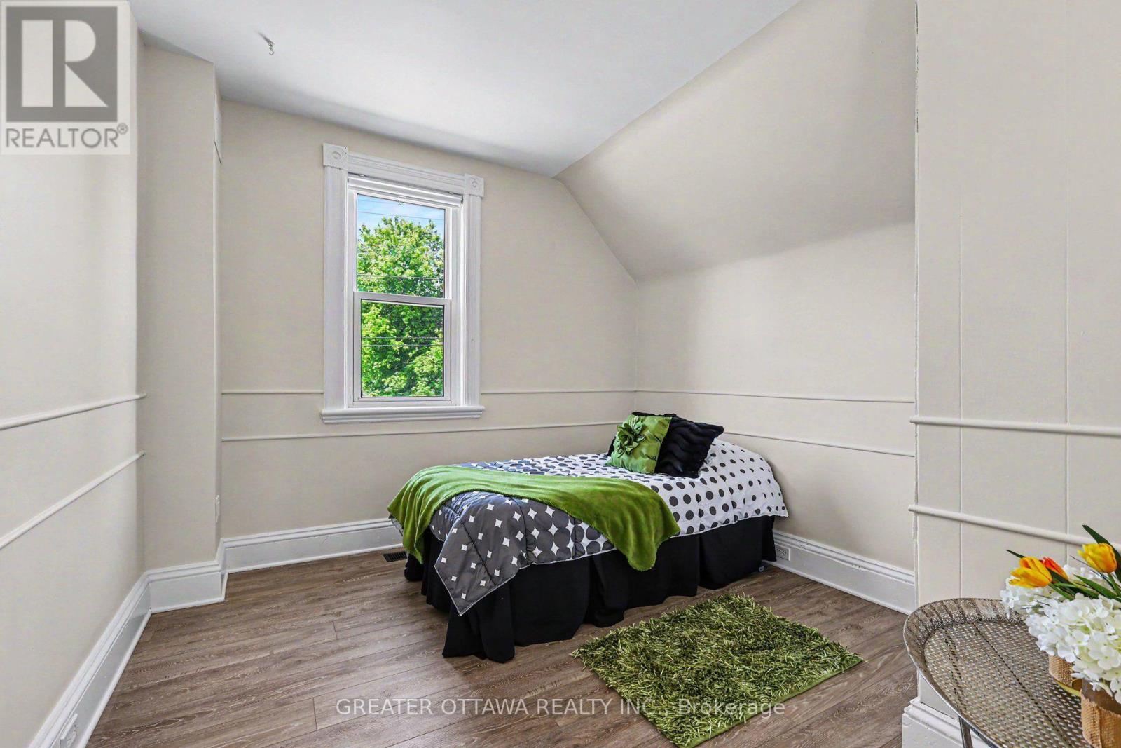 3607 Mcbean Street Property Photo 9