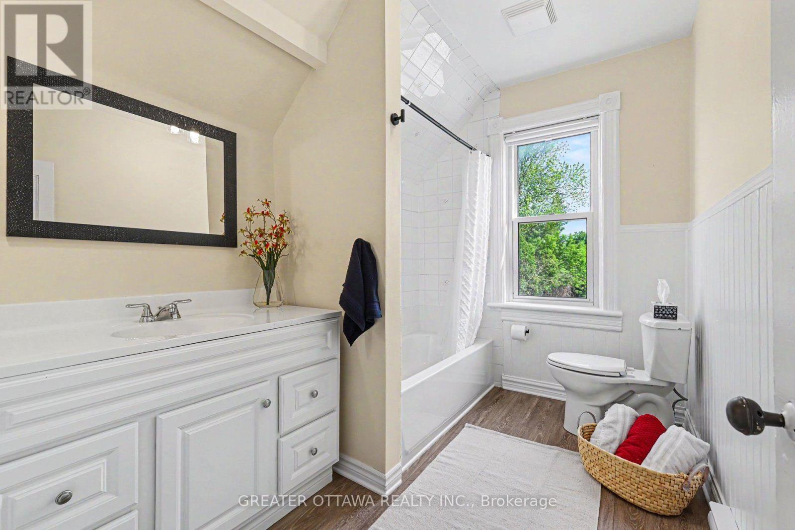 3607 Mcbean Street Property Photo 10