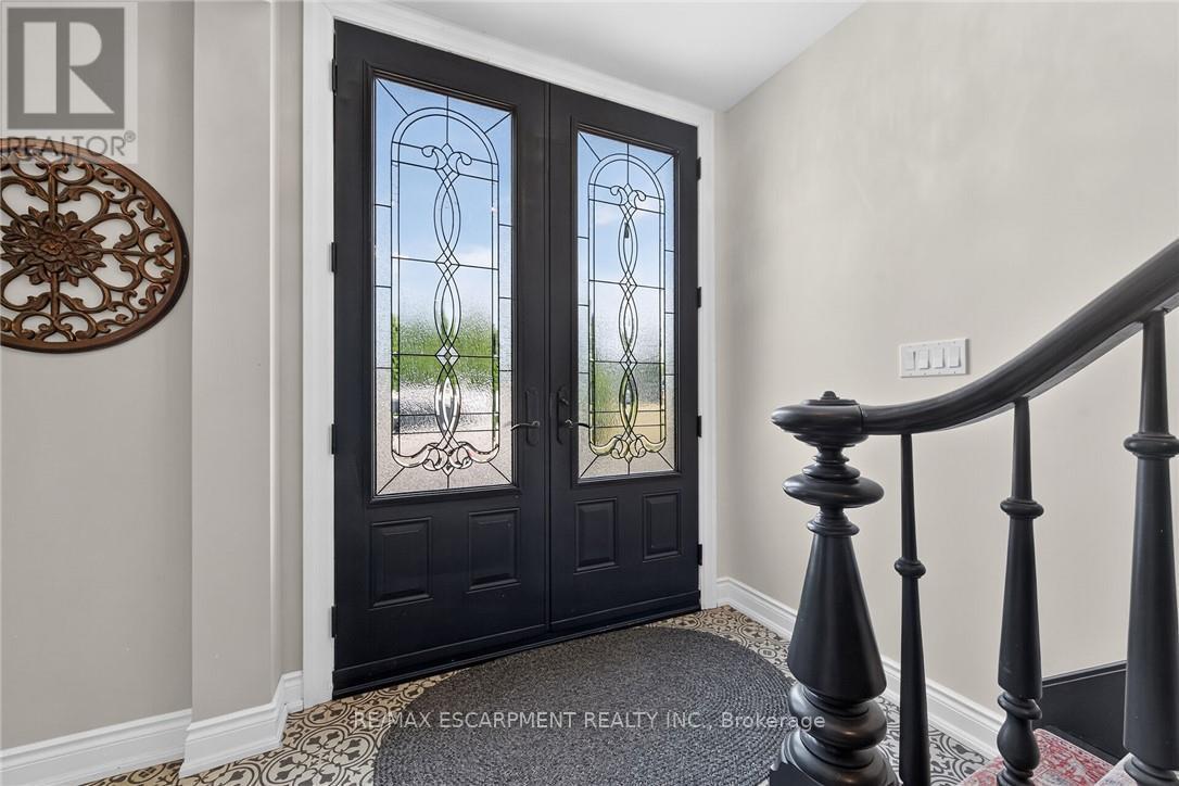 7327 Rainham Road Property Photo 8