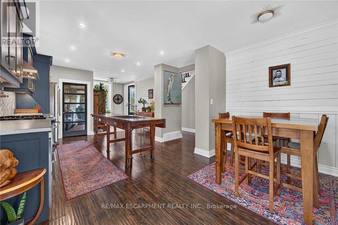 7327 Rainham Road Property Photo 12