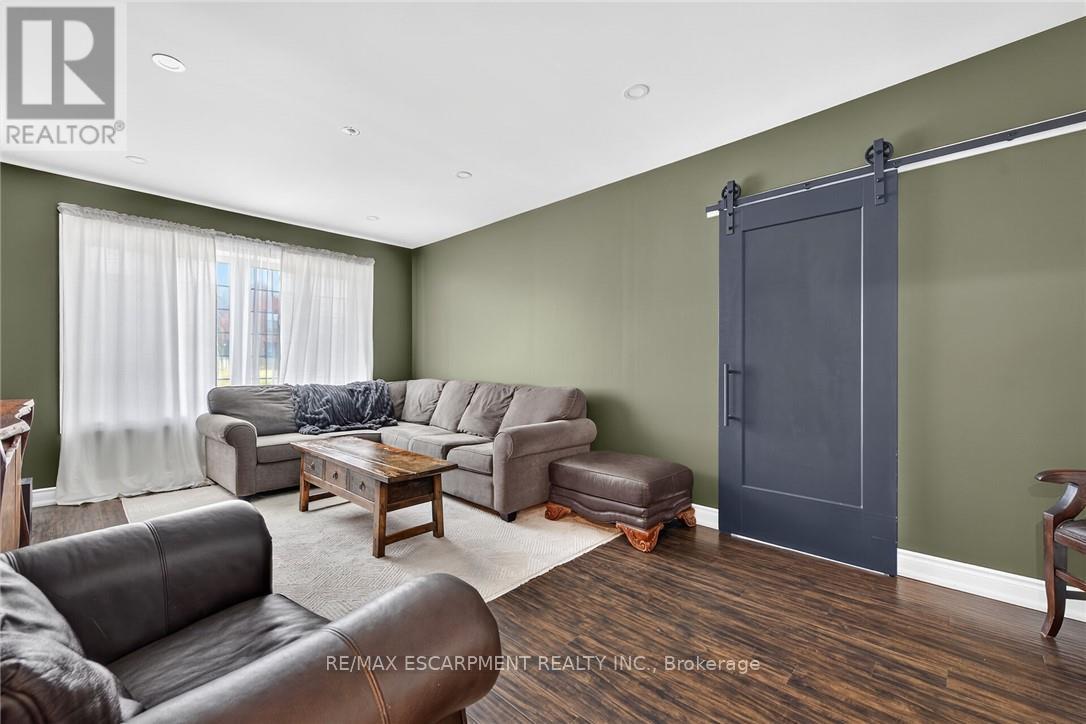7327 Rainham Road Property Photo 20