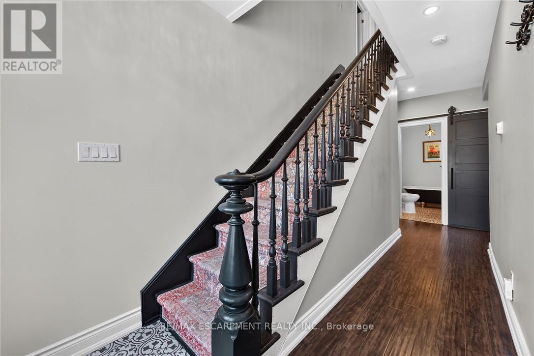 7327 Rainham Road Property Photo 21