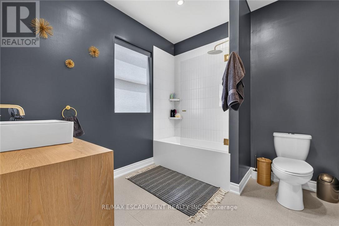7327 Rainham Road Property Photo 25