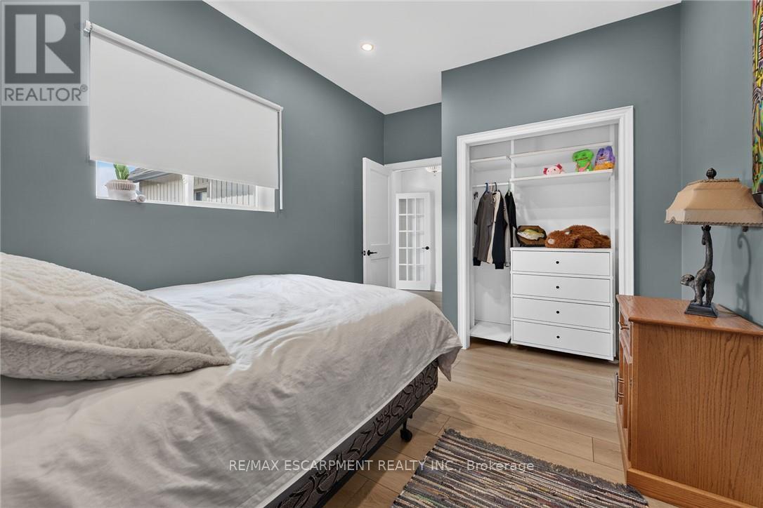 7327 Rainham Road Property Photo 27
