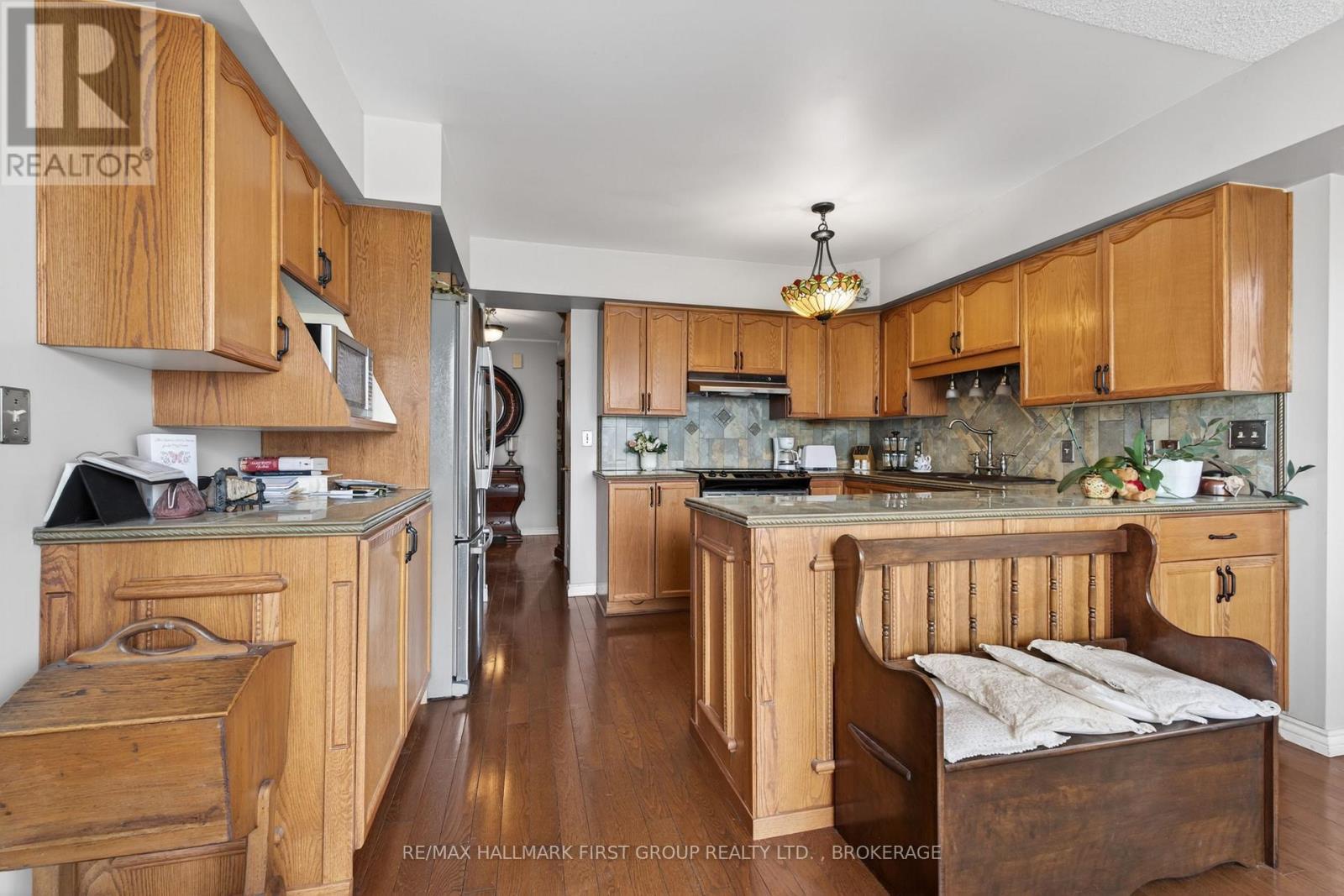 1130 Caitlin Crescent Property Photo 8