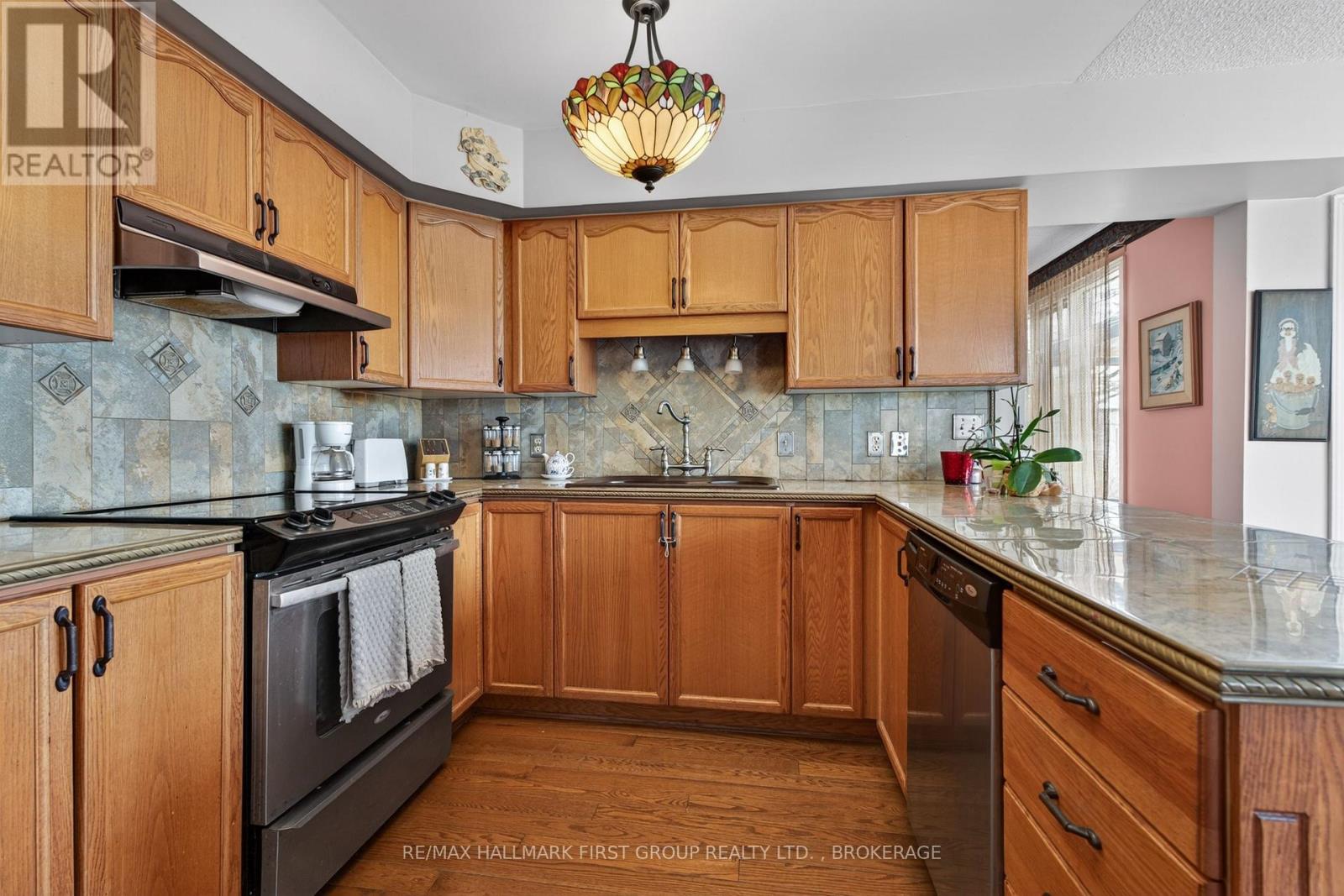 1130 Caitlin Crescent Property Photo 10