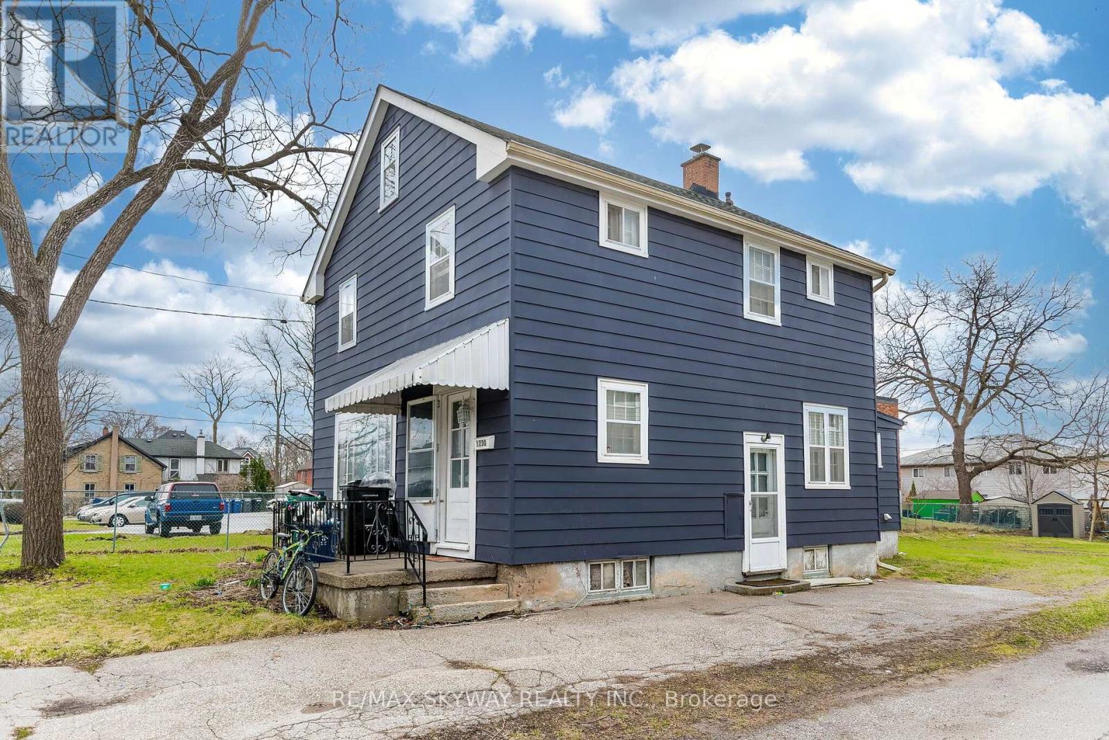 1230 Duke Street Property Photo 8