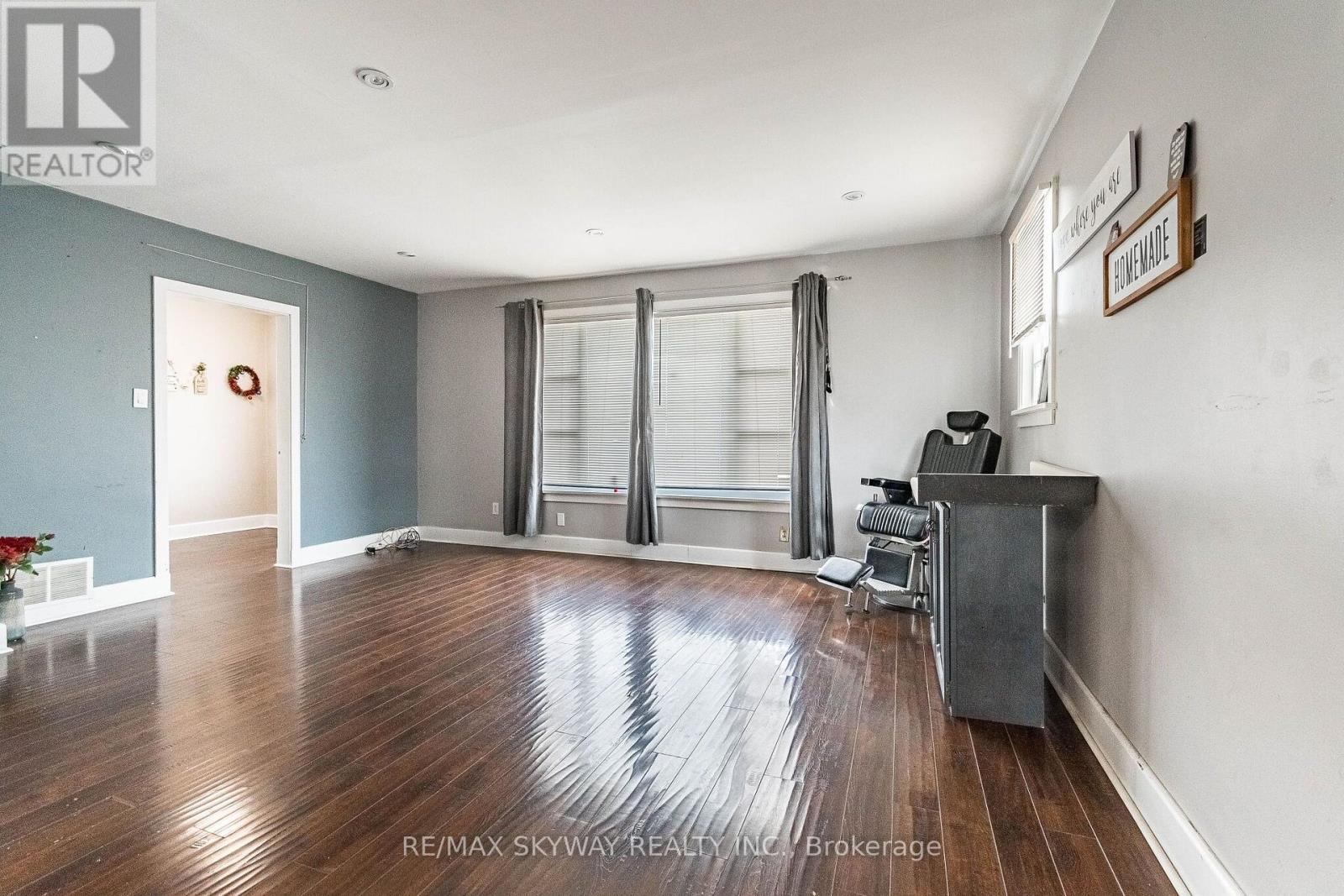 1230 Duke Street Property Photo 18