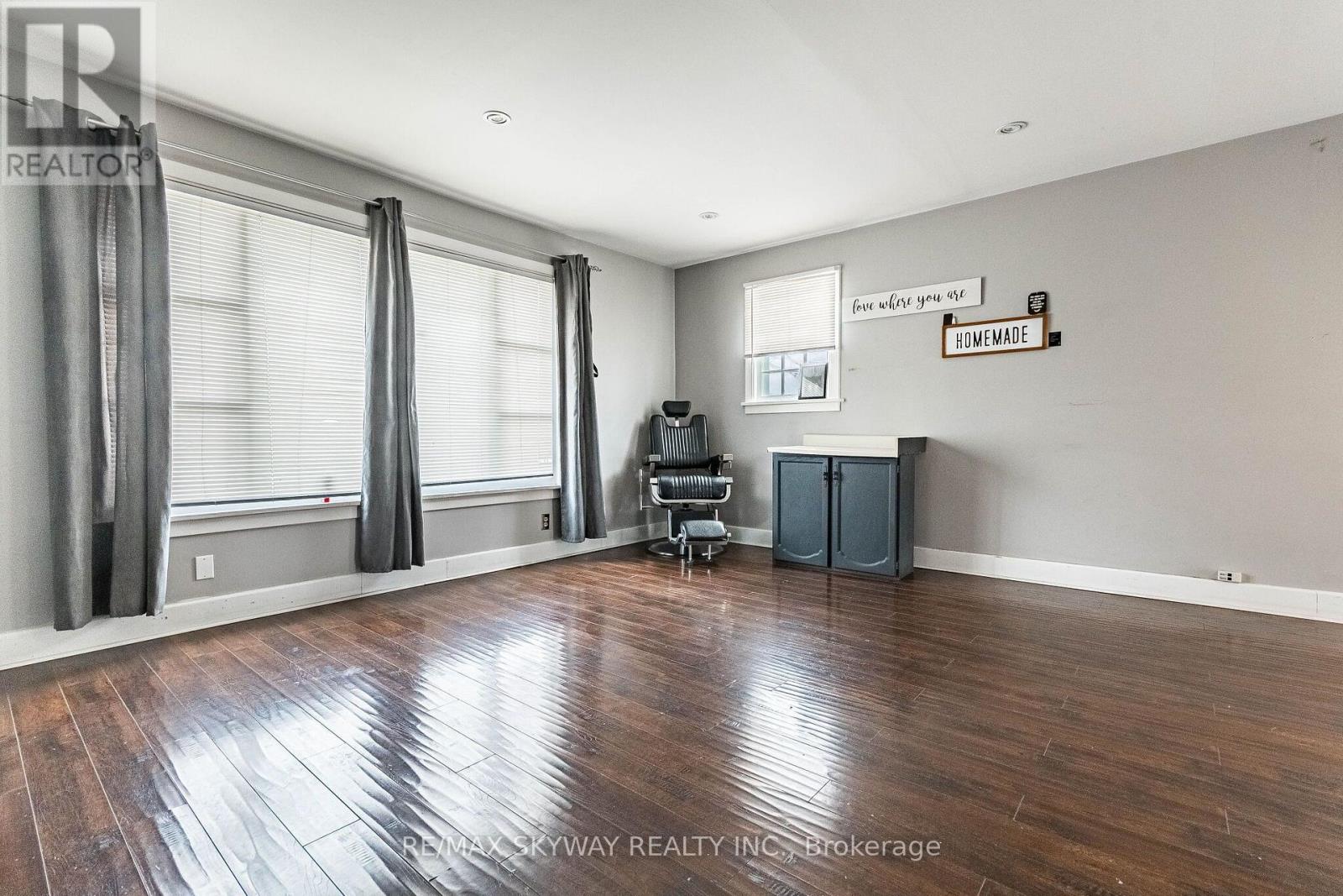 1230 Duke Street Property Photo 19