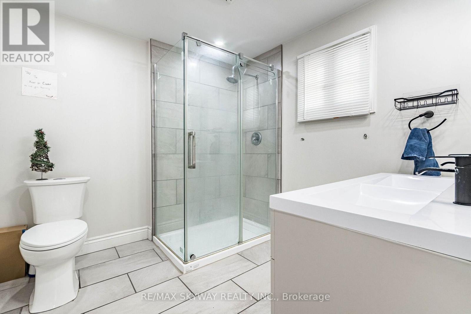1230 Duke Street Property Photo 36