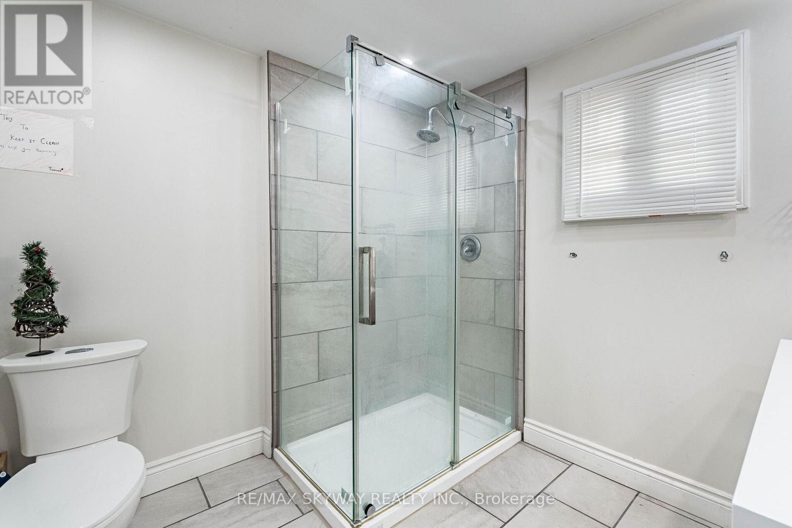 1230 Duke Street Property Photo 40