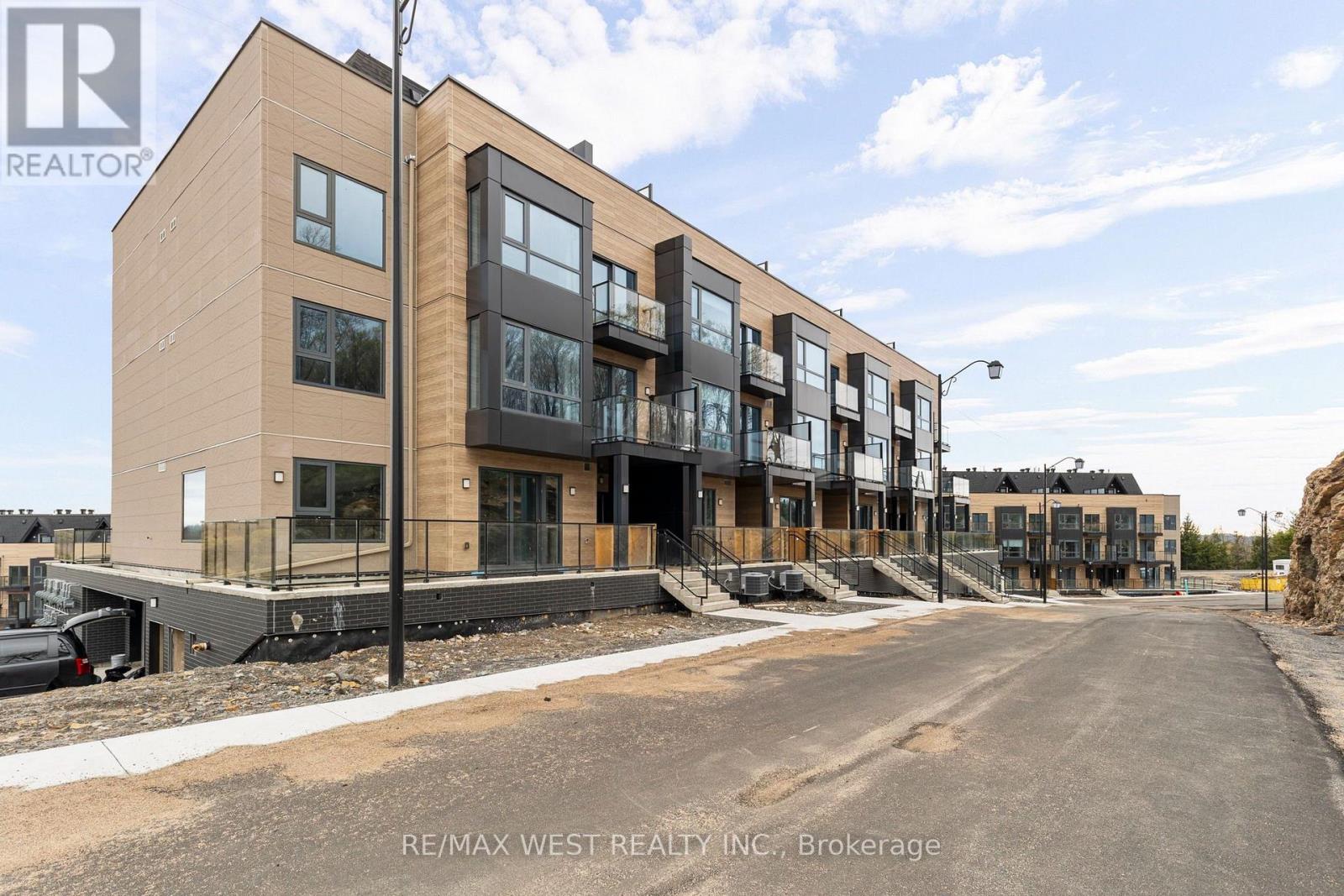 D208 - 119 Town Line E Road Property Photo 1