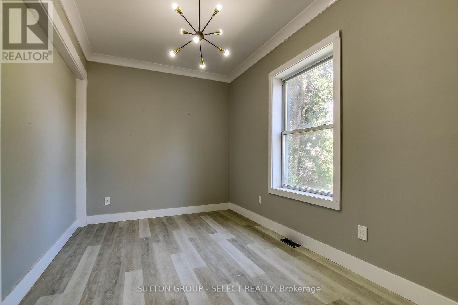 71 Briscoe Street E Property Photo 4
