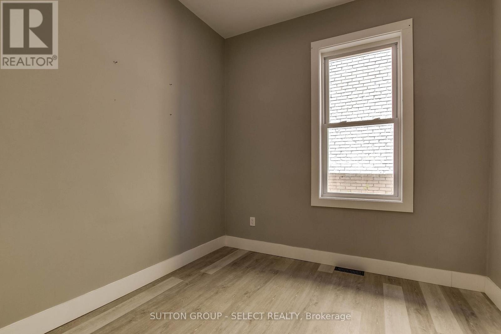 71 Briscoe Street E Property Photo 6
