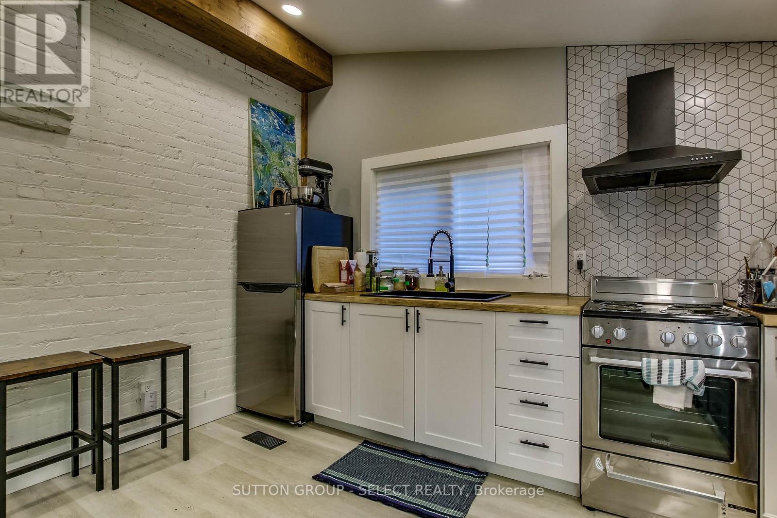 71 Briscoe Street E Property Photo 19