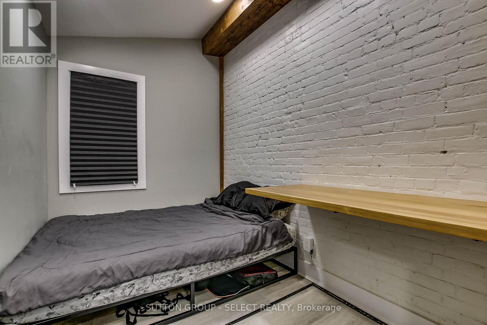 71 Briscoe Street E Property Photo 22