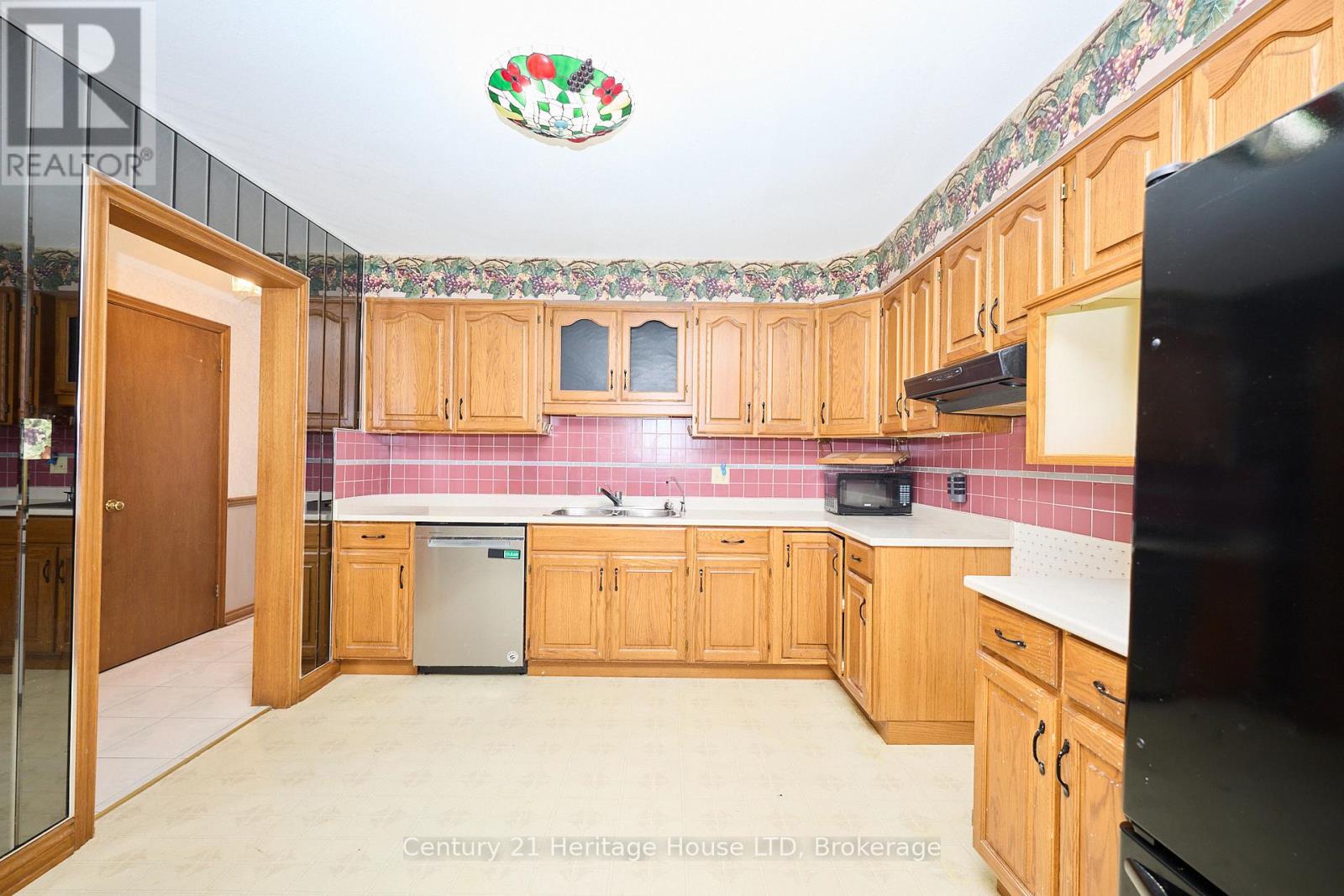 20 - 2720 Mewburn Road Property Photo 7