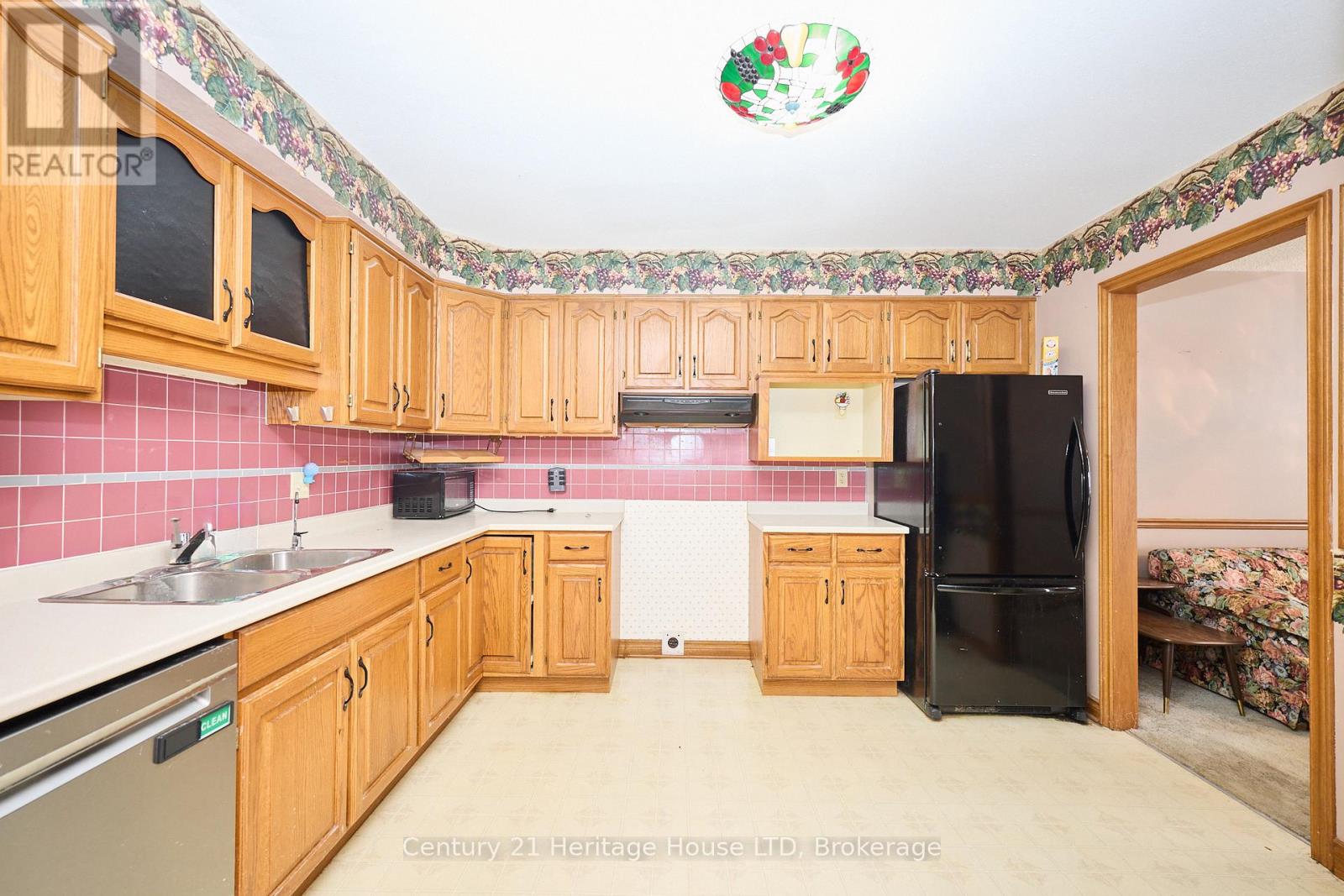 20 - 2720 Mewburn Road Property Photo 8