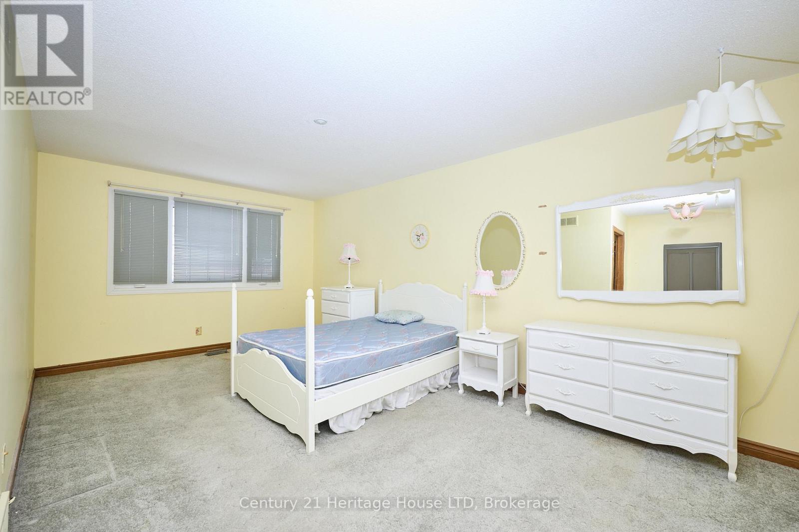 20 - 2720 Mewburn Road Property Photo 13