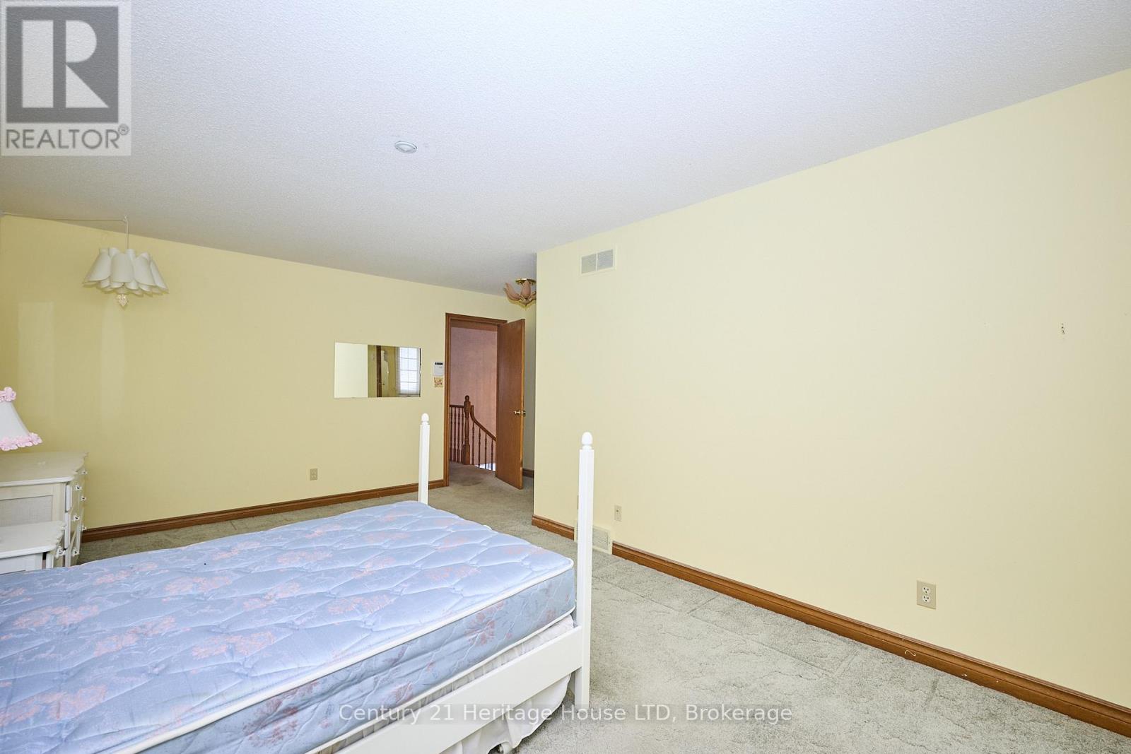 20 - 2720 Mewburn Road Property Photo 18