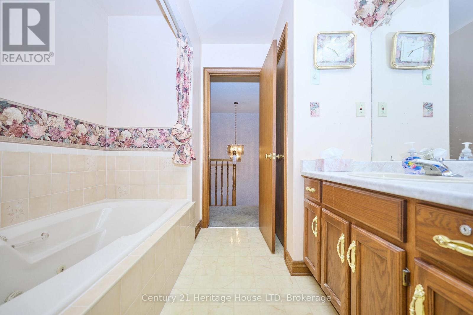 20 - 2720 Mewburn Road Property Photo 24