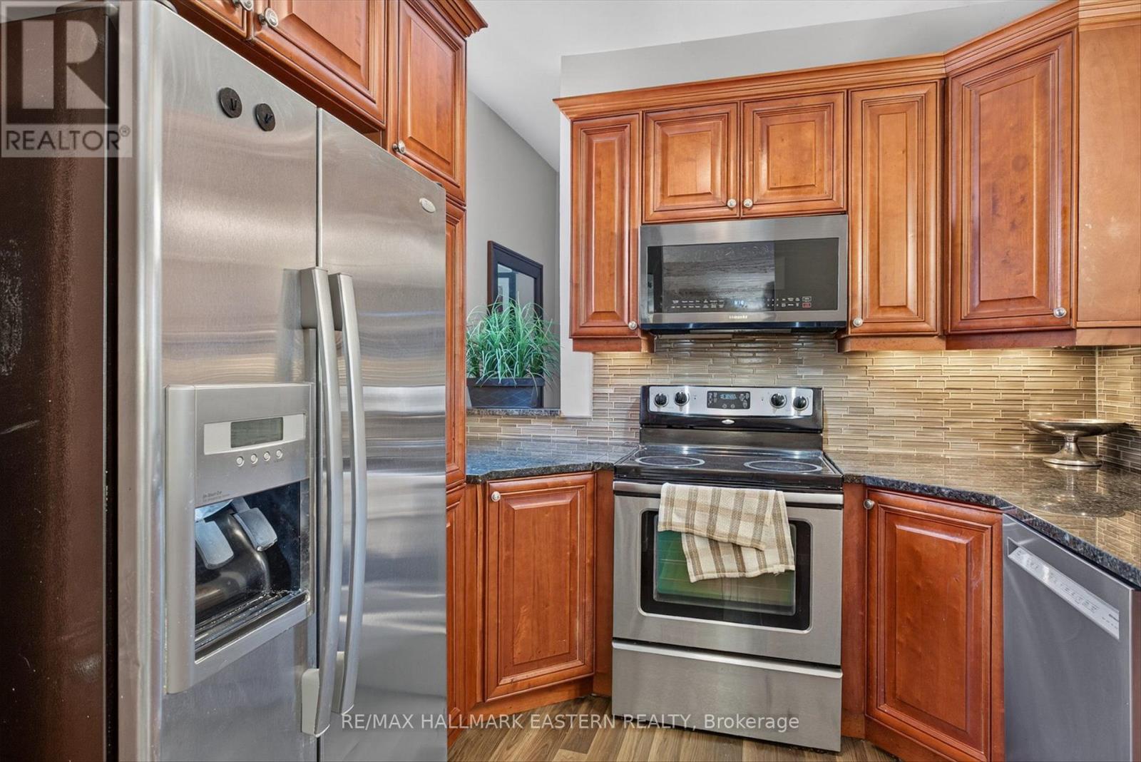 183 Aylmer Street N Property Photo 23