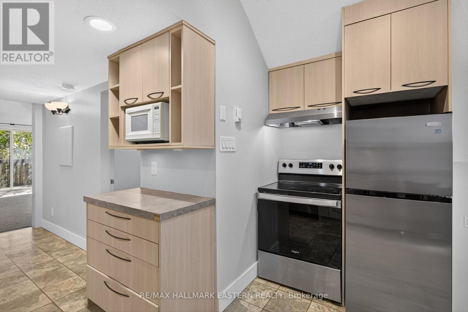 183 Aylmer Street N Property Photo 37