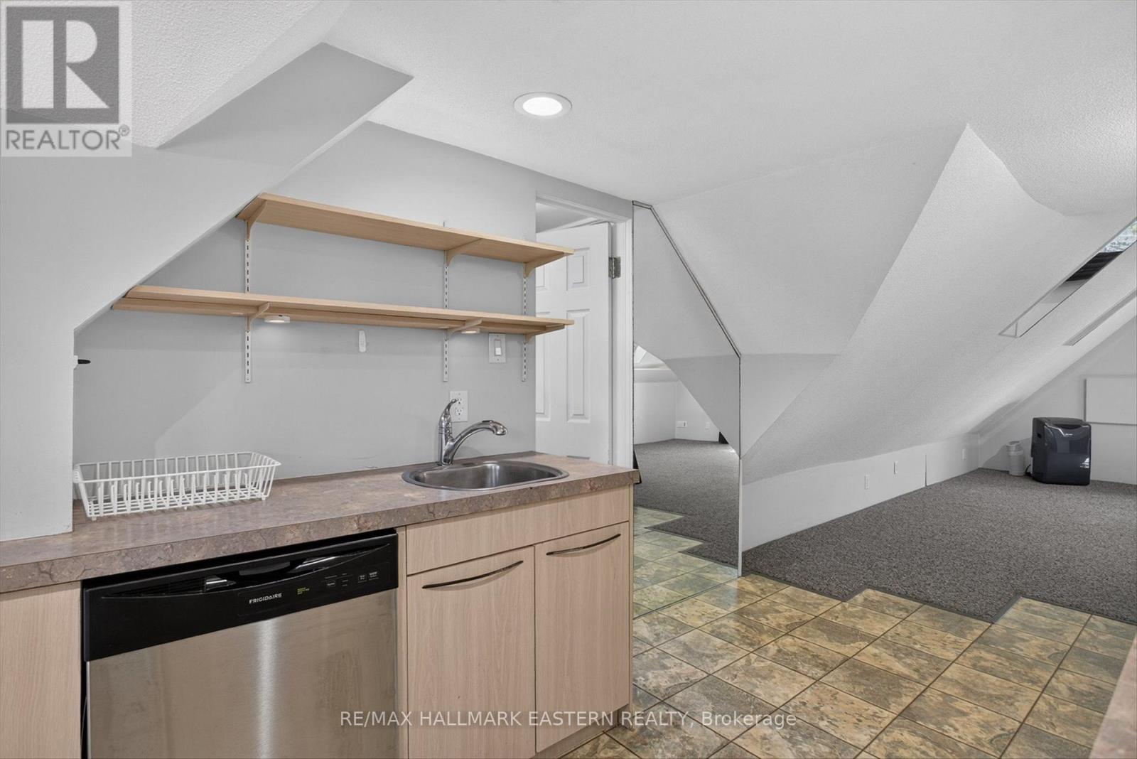 183 Aylmer Street N Property Photo 39