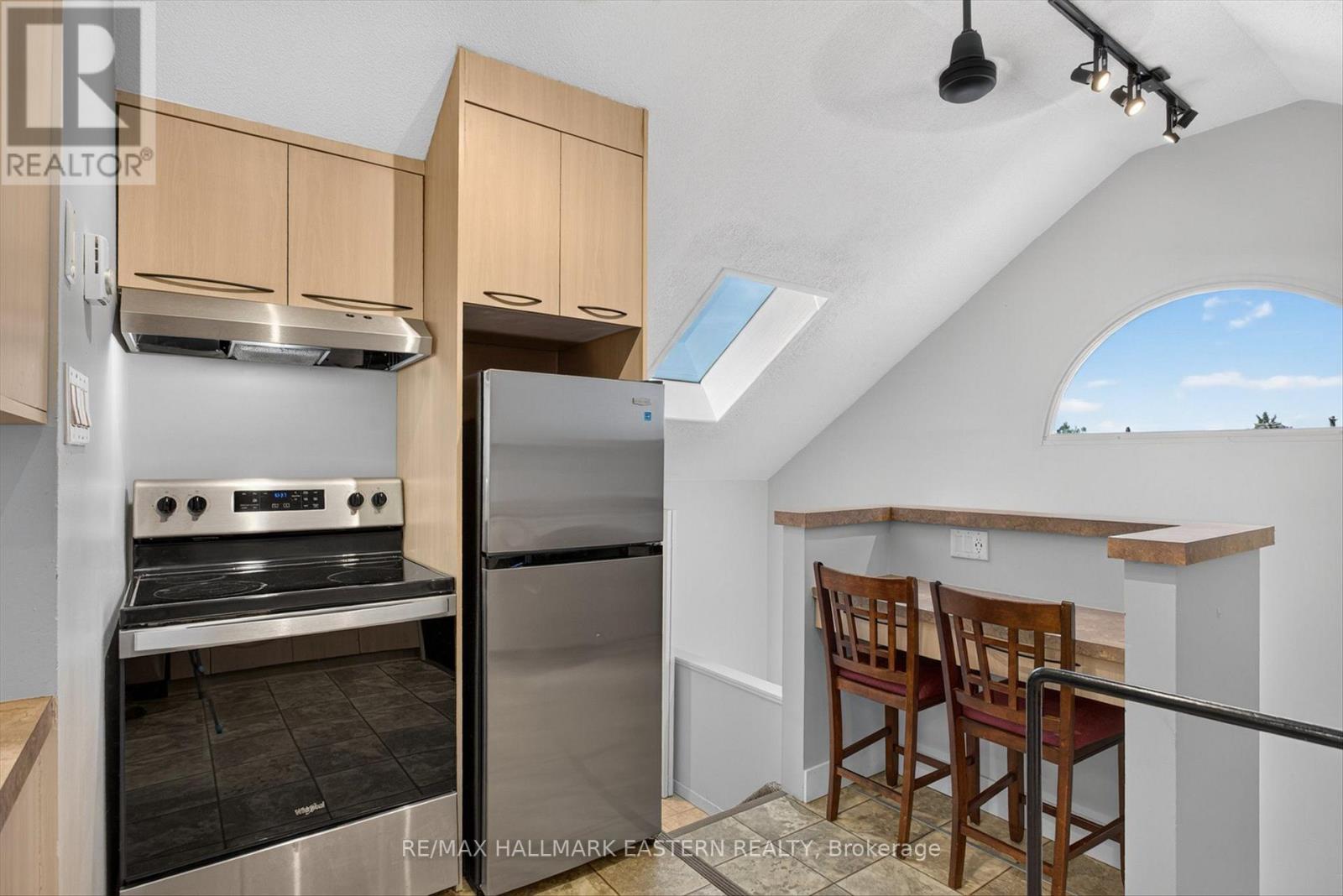 183 Aylmer Street N Property Photo 40