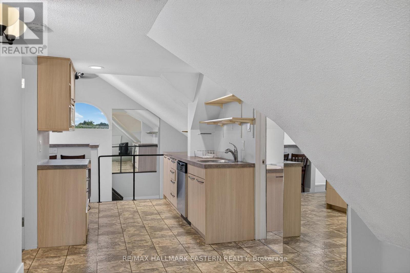 183 Aylmer Street N Property Photo 45