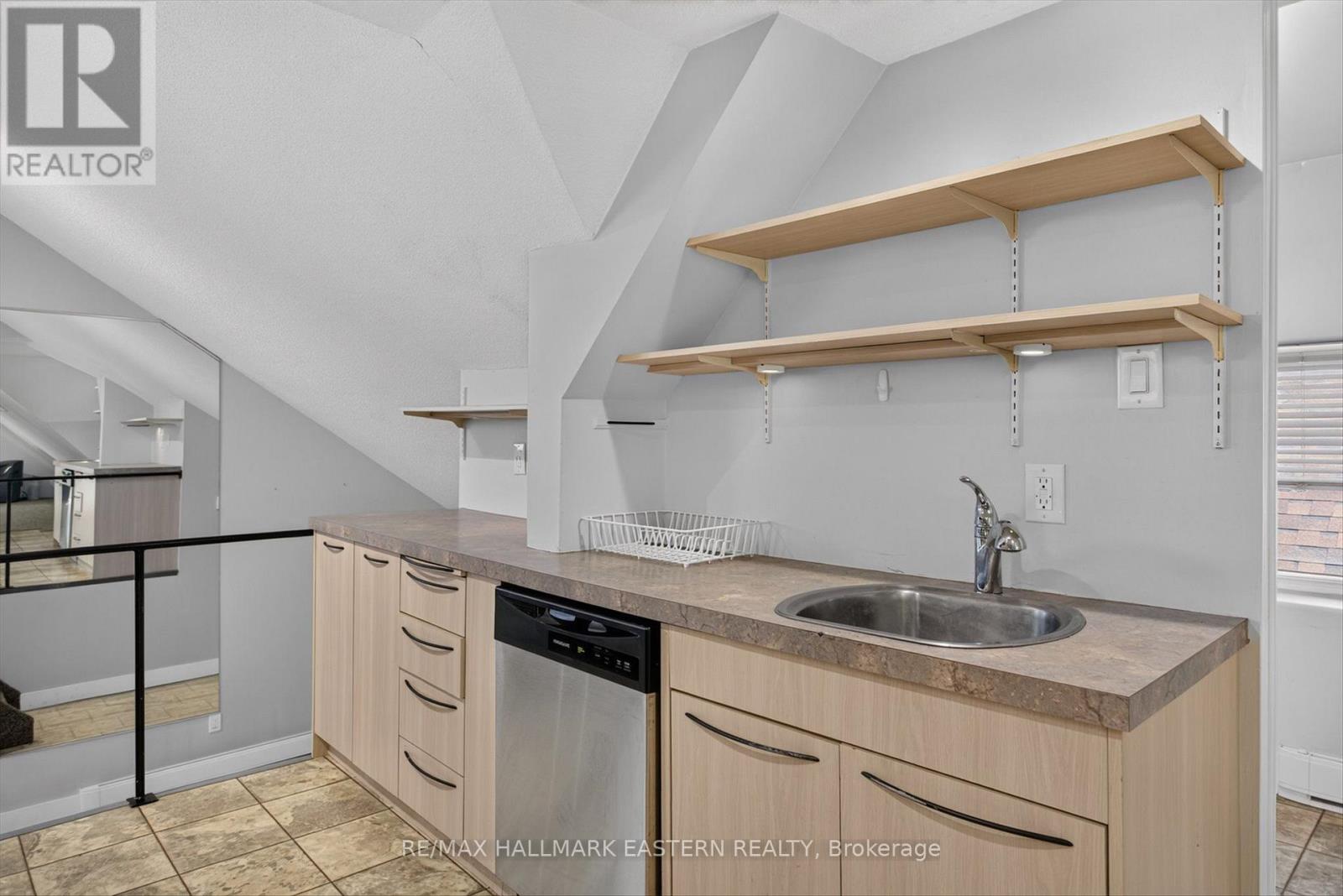183 Aylmer Street N Property Photo 46