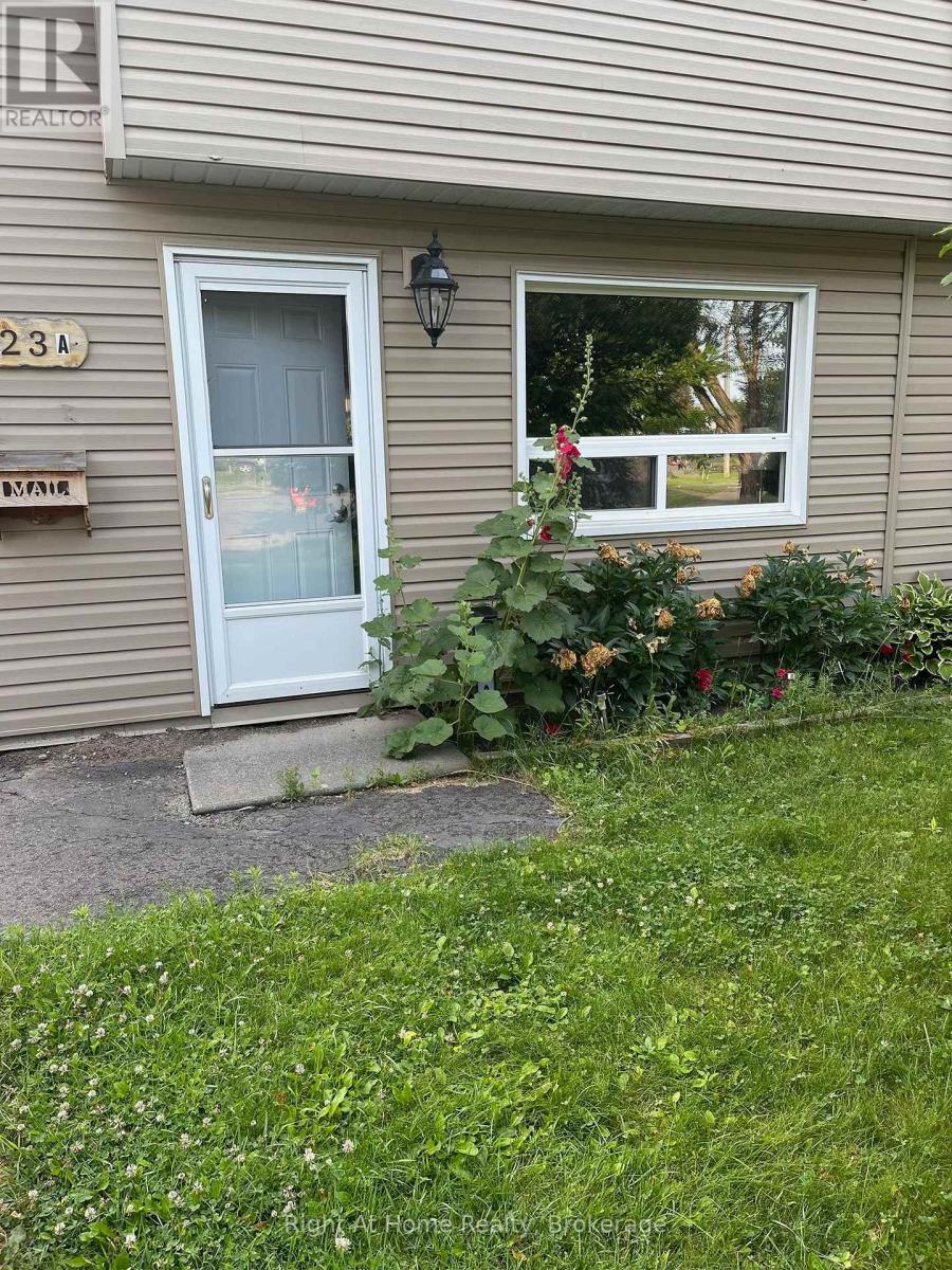 323A WENTWORTH CRESCENT