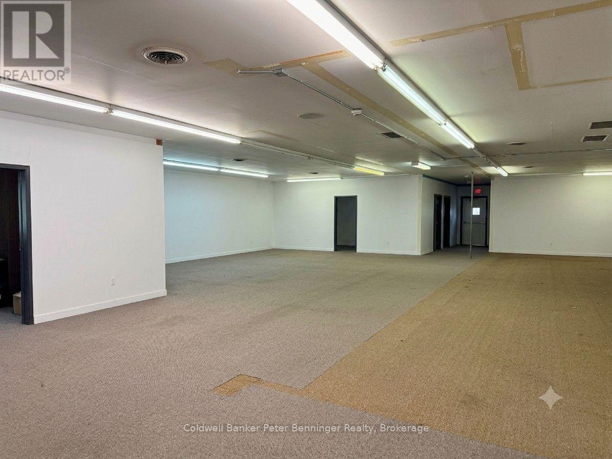 190 Elizabeth Street E Property Photo 7