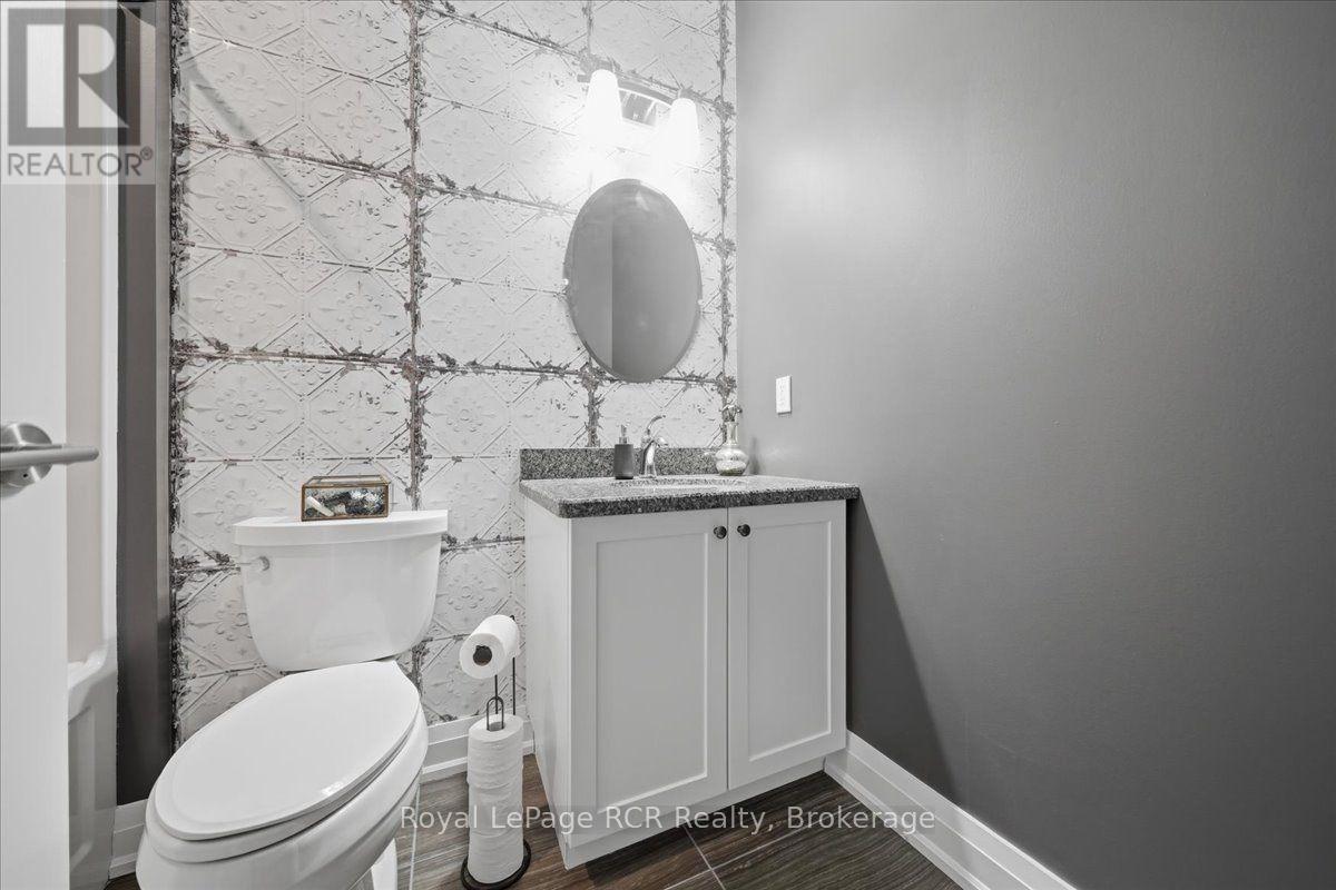 501 - 80 9th Street E Property Photo 6