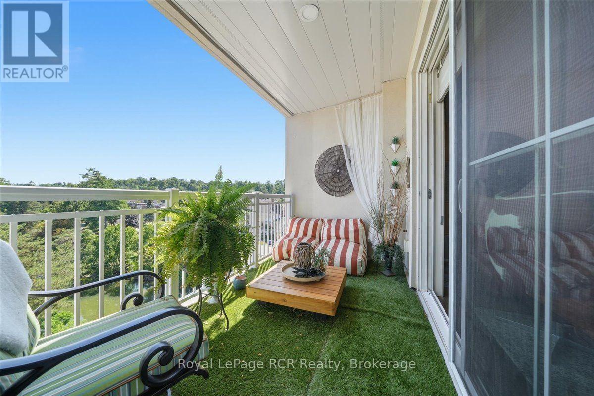 501 - 80 9th Street E Property Photo 16