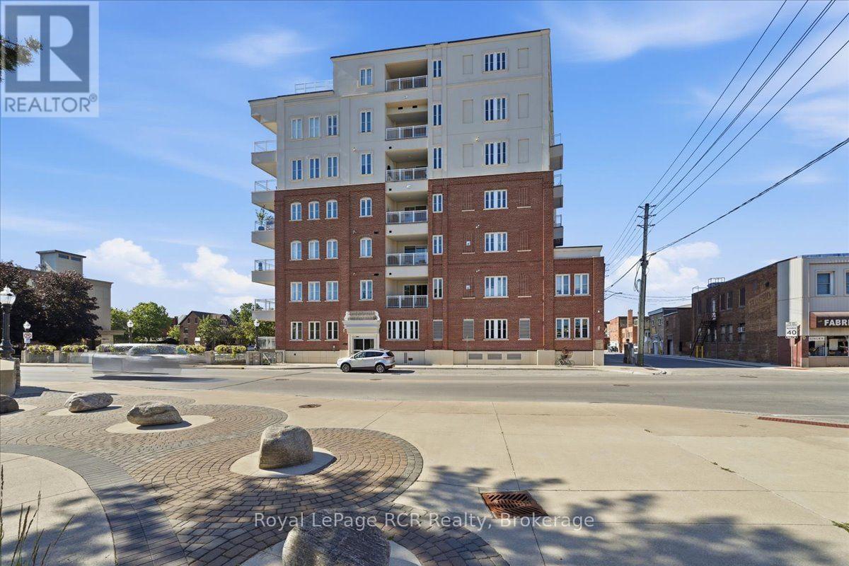 501 - 80 9th Street E Property Photo 47