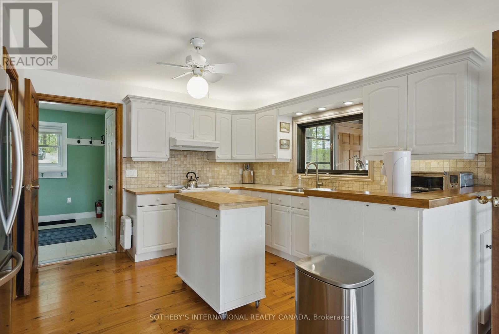 1074 Cooks Road Property Photo 6